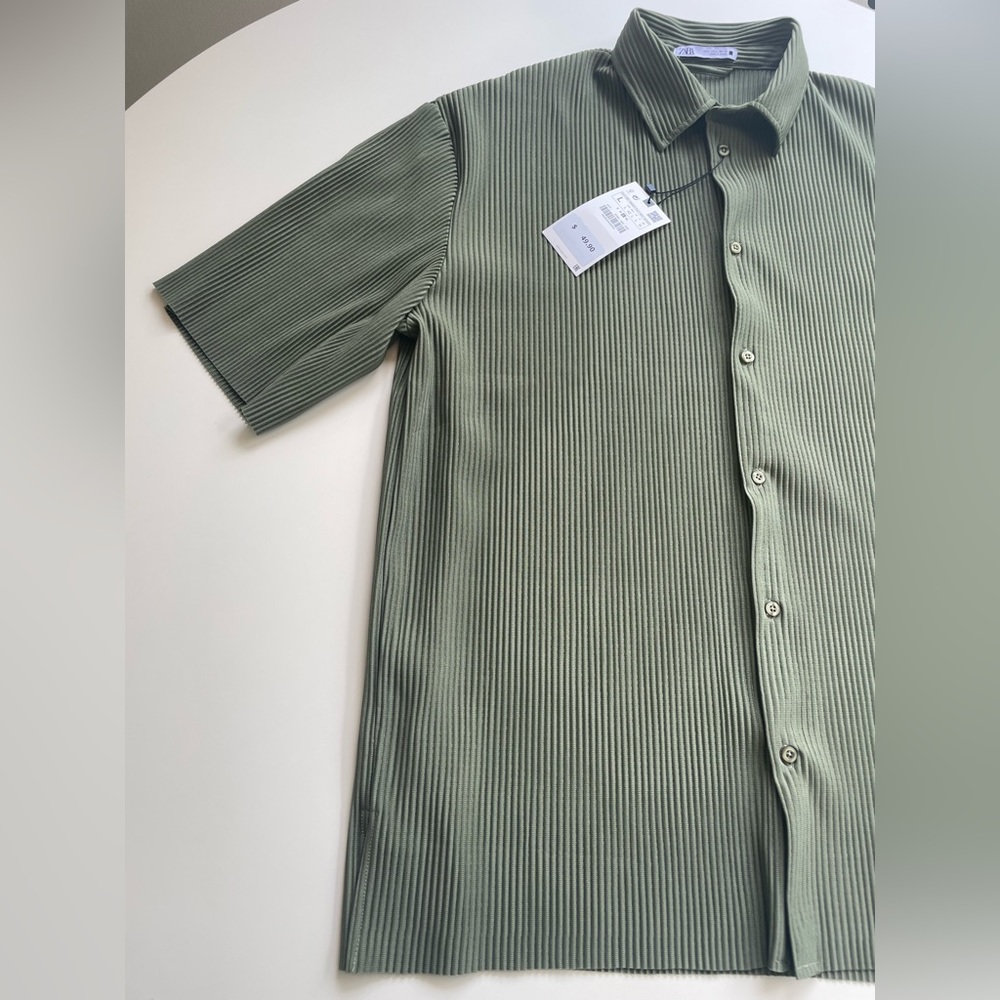 Zara Men textured short sleeve button up, new with tags, fits like XXL